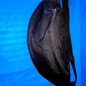 A black Multi-compartment Fanny pack .
